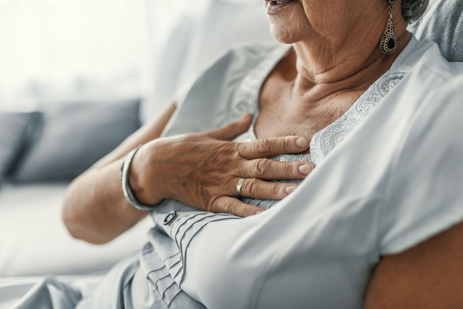 HT6. A Month Before a Heart Attack: 7 Warning Signs Your Body Might Send