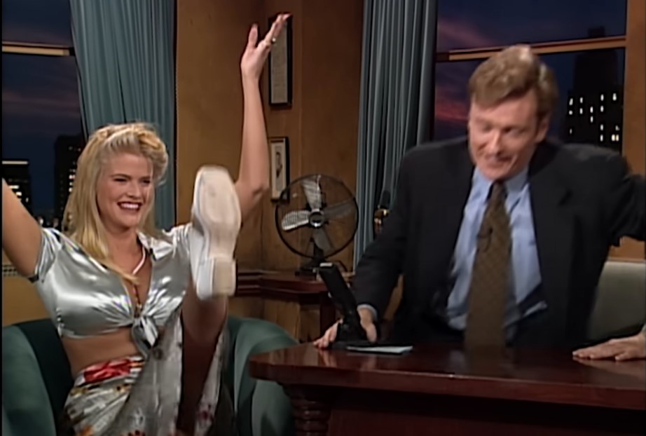 HT6. Anna Nicole Smith’s Emba-rra-ssing Incident