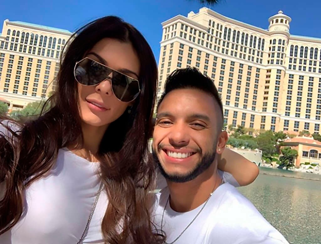 ST6. Transgender model shares photos of her husband’s eight-month baby bump s2