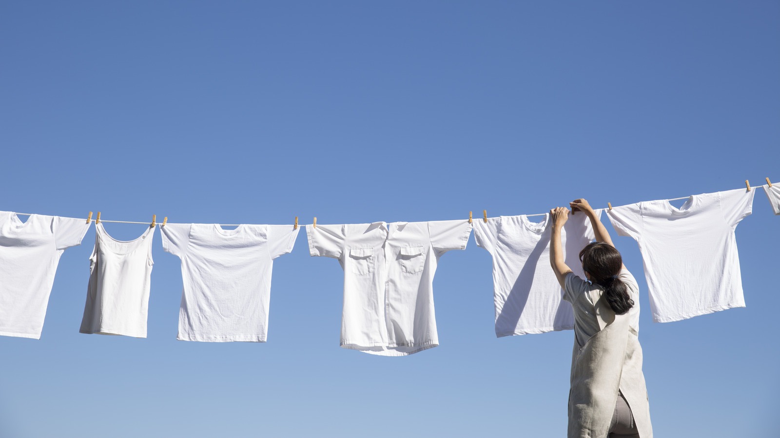 HT6. Why is it not recommended to hang out the clothes outside?