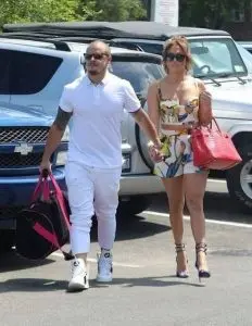 HT6. Jennifer Lopez, 54, is showing off her new boyfriend… and you better sit down, because you might recognize him!