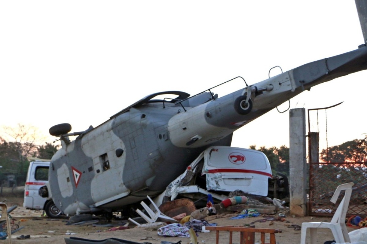 HT6. Military Helicopter Crashes in Mexico… See more